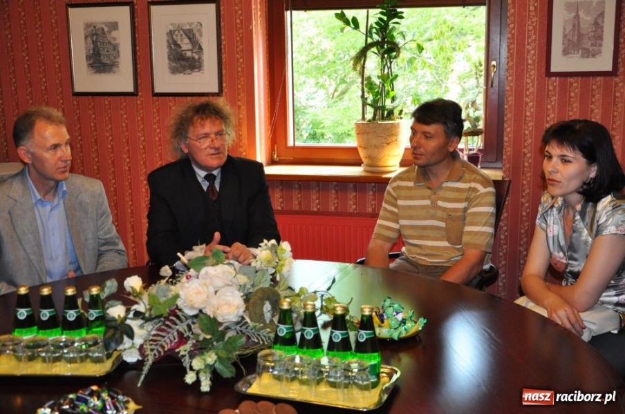 Zdjęcie w galerii na portalu naszraciborz.pl: Racibórz pomógł 7 rodzinie repatriantów wiadomości z regionu