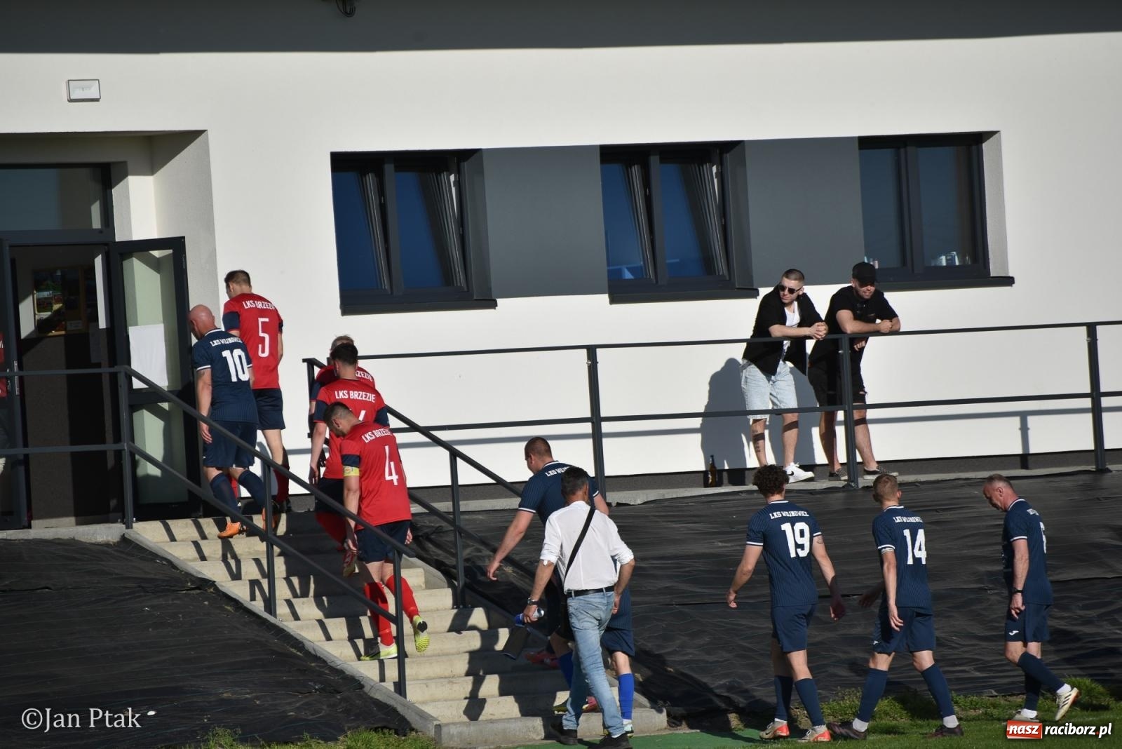 Zdjęcie w galerii na portalu naszraciborz.pl: B klasa: W Brzeziu stabilnie. Dwadzieścia jeden meczów z rzędu w plecy [FOTO] wiadomości z regionu