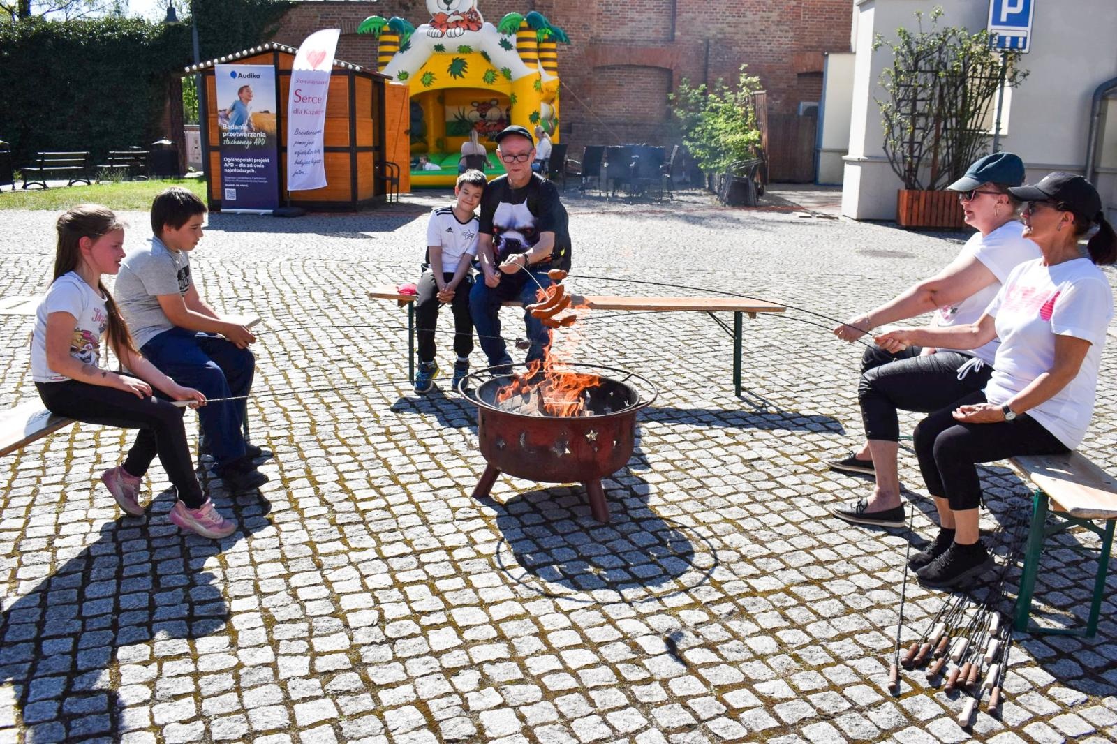 Zdjęcie w galerii na portalu naszraciborz.pl: Ponad 200 dzieci na pikniku z okazji Dnia Flagi w Raciborzu wiadomości z regionu