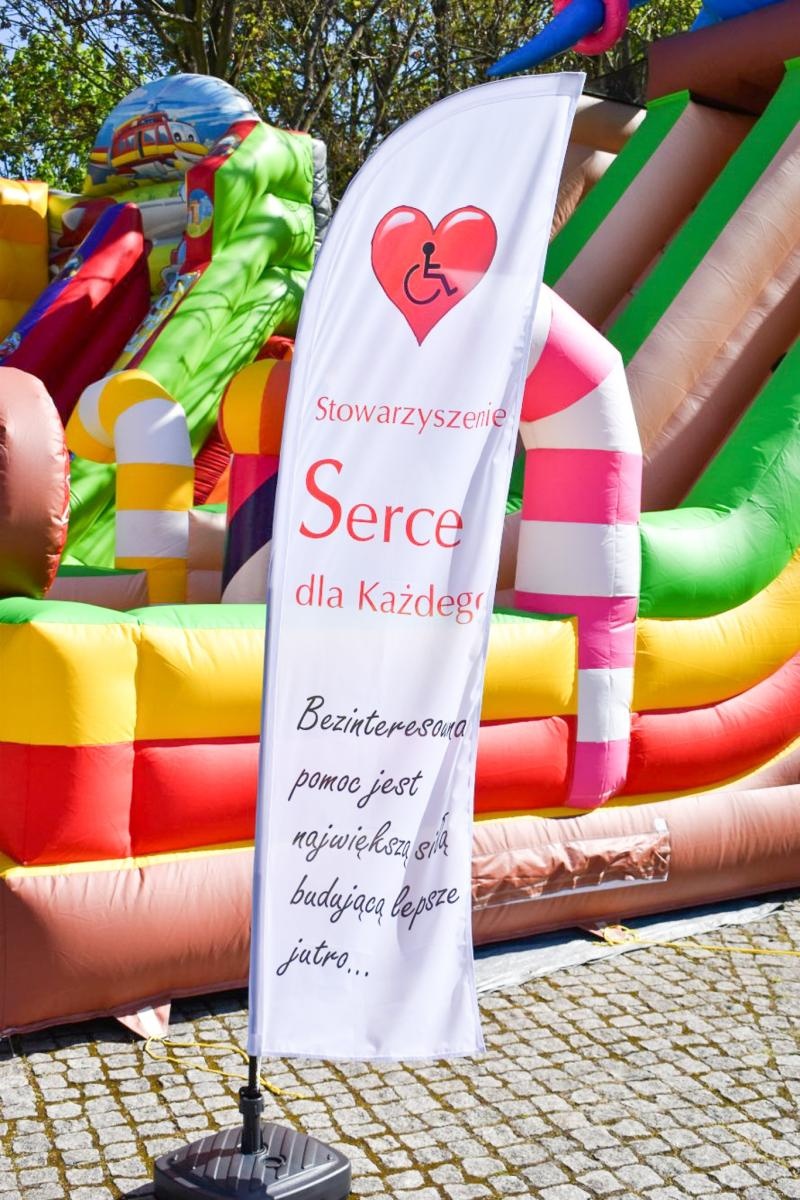 Zdjęcie w galerii na portalu naszraciborz.pl: Ponad 200 dzieci na pikniku z okazji Dnia Flagi w Raciborzu wiadomości z regionu