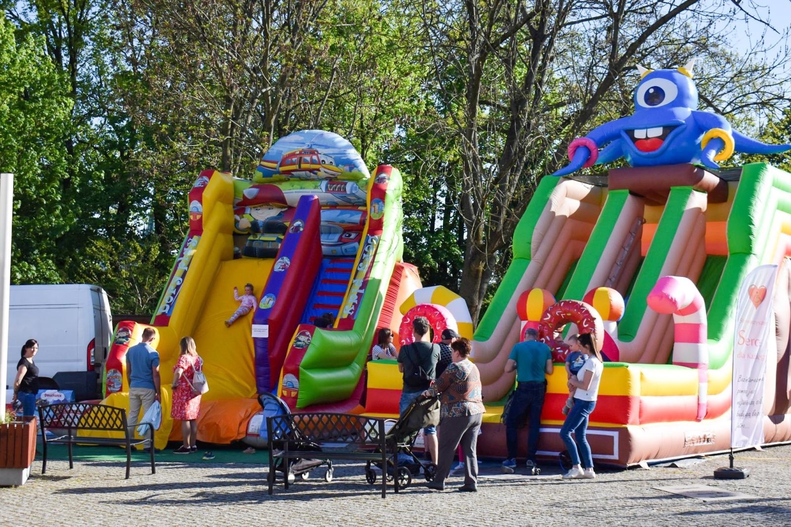 Zdjęcie w galerii na portalu naszraciborz.pl: Ponad 200 dzieci na pikniku z okazji Dnia Flagi w Raciborzu wiadomości z regionu