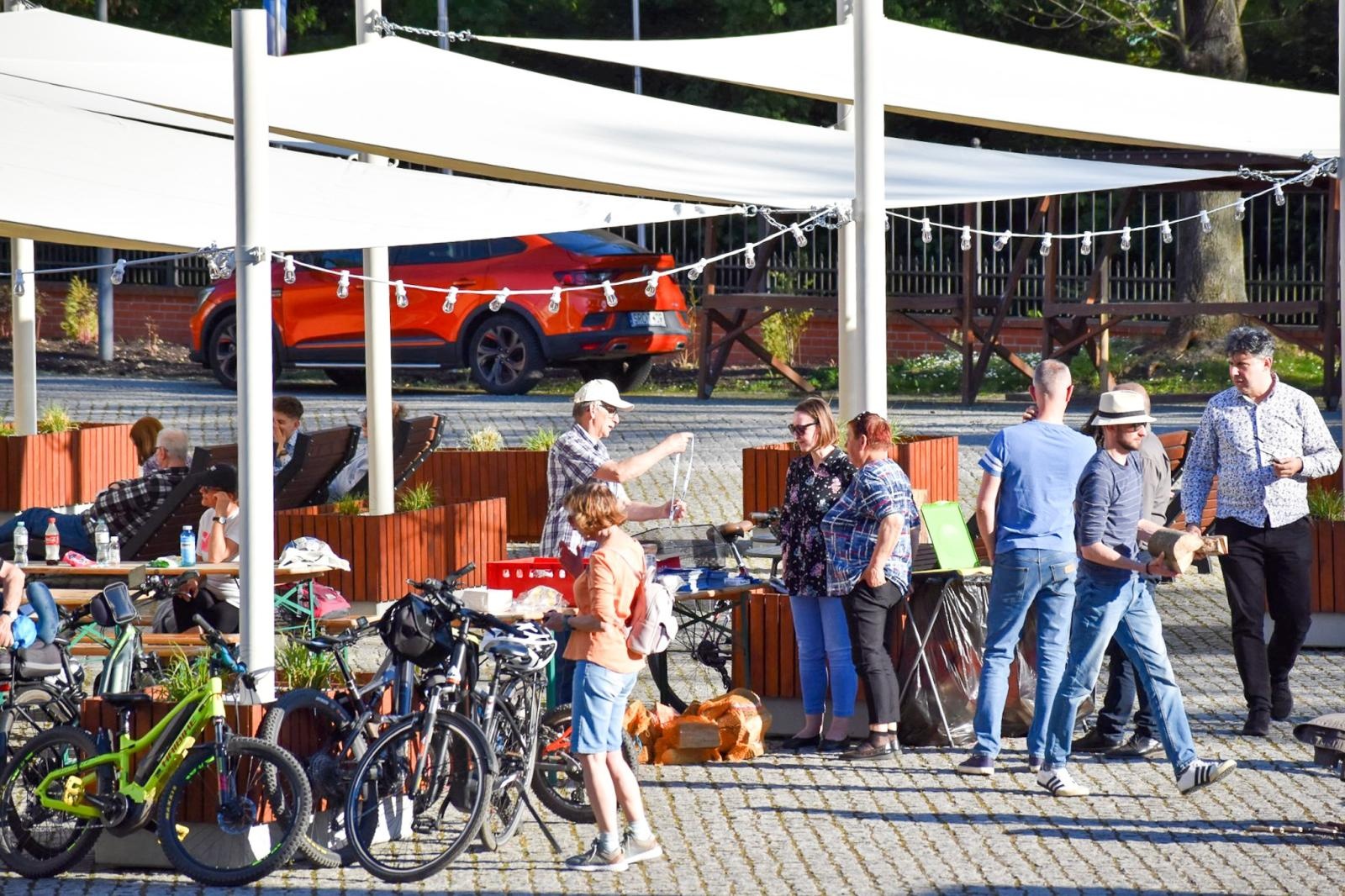 Zdjęcie w galerii na portalu naszraciborz.pl: Ponad 200 dzieci na pikniku z okazji Dnia Flagi w Raciborzu wiadomości z regionu