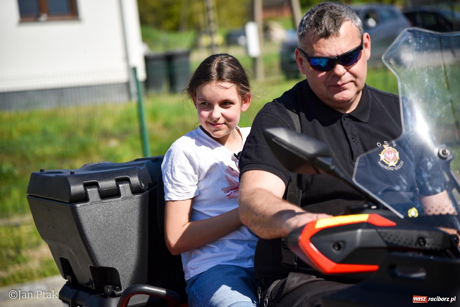 Zdjęcie w galerii na portalu naszraciborz.pl: Mecz charytatywny Gramy dla Adriana w Brzeziu. Dla druha miejscowego OSP zebrano ponad 146 tys. zł wiadomości z regionu