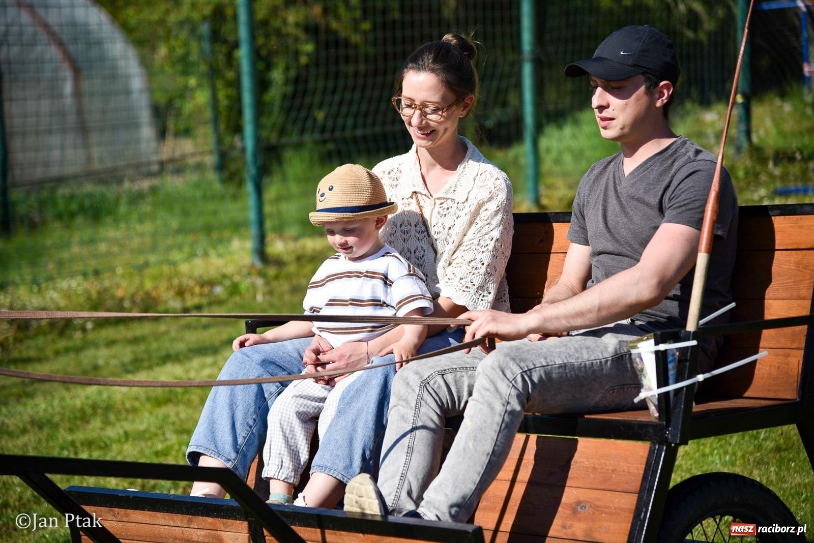 Zdjęcie w galerii na portalu naszraciborz.pl: Mecz charytatywny Gramy dla Adriana w Brzeziu. Dla druha miejscowego OSP zebrano ponad 146 tys. zł wiadomości z regionu