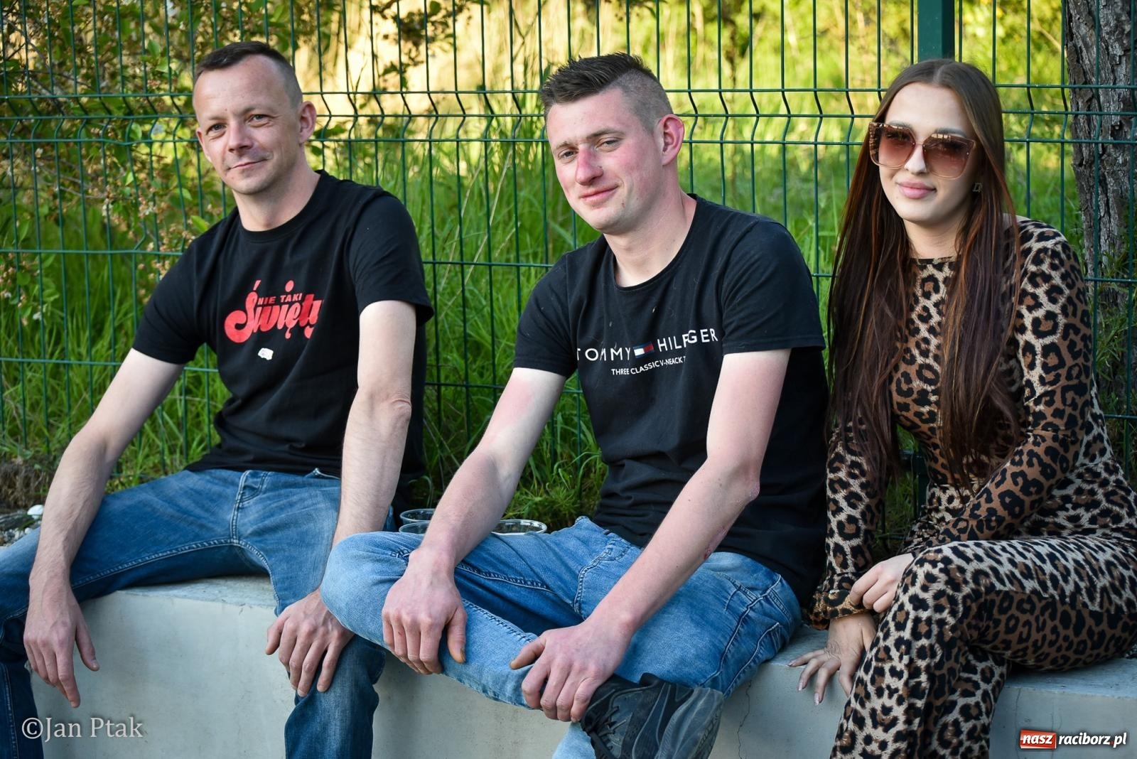 Zdjęcie w galerii na portalu naszraciborz.pl: Mecz charytatywny Gramy dla Adriana w Brzeziu. Dla druha miejscowego OSP zebrano ponad 146 tys. zł wiadomości z regionu