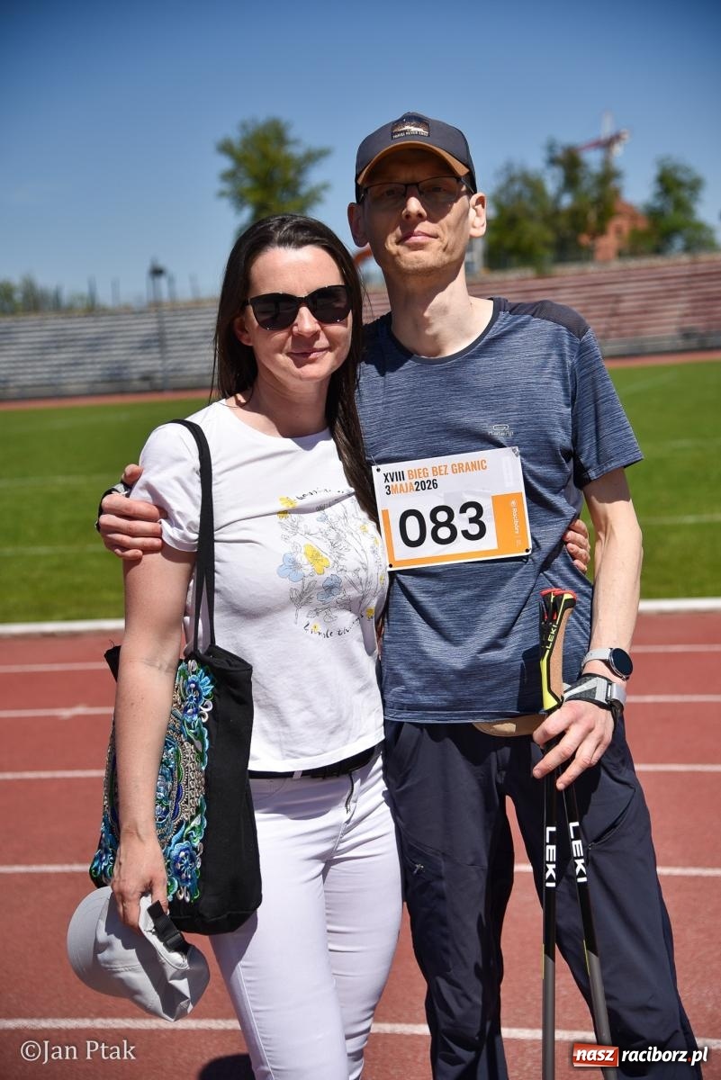 Zdjęcie w galerii na portalu naszraciborz.pl: Bieg bez granic na stadionie OSiR. Sportowe święto 3 maja w Raciborzu [FOTO] wiadomości z regionu