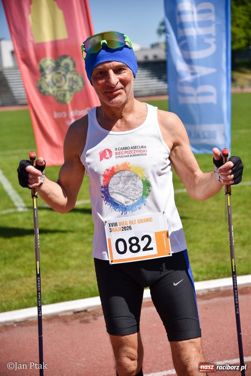 Zdjęcie w galerii na portalu naszraciborz.pl: Bieg bez granic na stadionie OSiR. Sportowe święto 3 maja w Raciborzu [FOTO] wiadomości z regionu