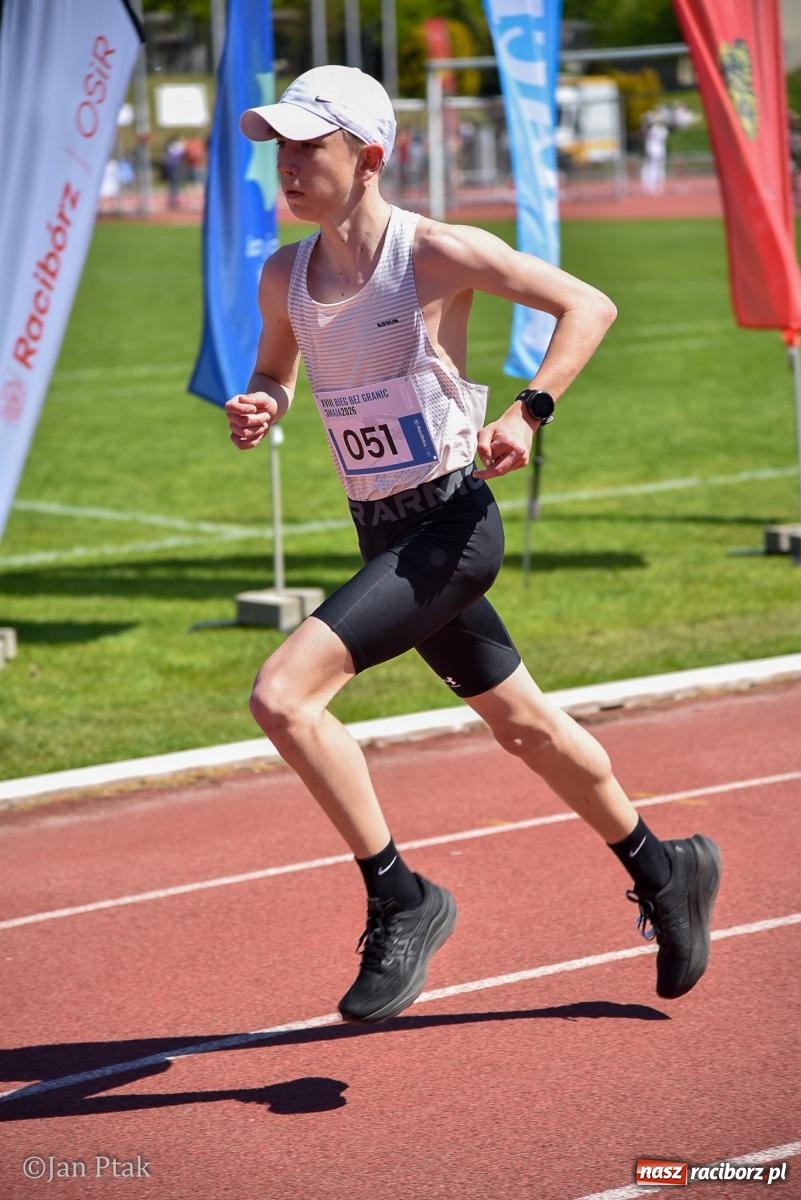Zdjęcie w galerii na portalu naszraciborz.pl: Bieg bez granic na stadionie OSiR. Sportowe święto 3 maja w Raciborzu [FOTO] wiadomości z regionu