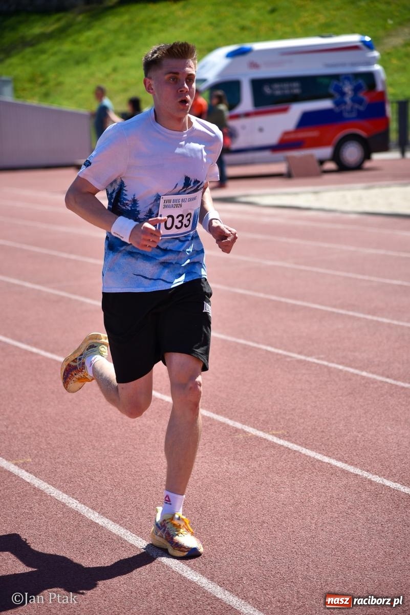 Zdjęcie w galerii na portalu naszraciborz.pl: Bieg bez granic na stadionie OSiR. Sportowe święto 3 maja w Raciborzu [FOTO] wiadomości z regionu