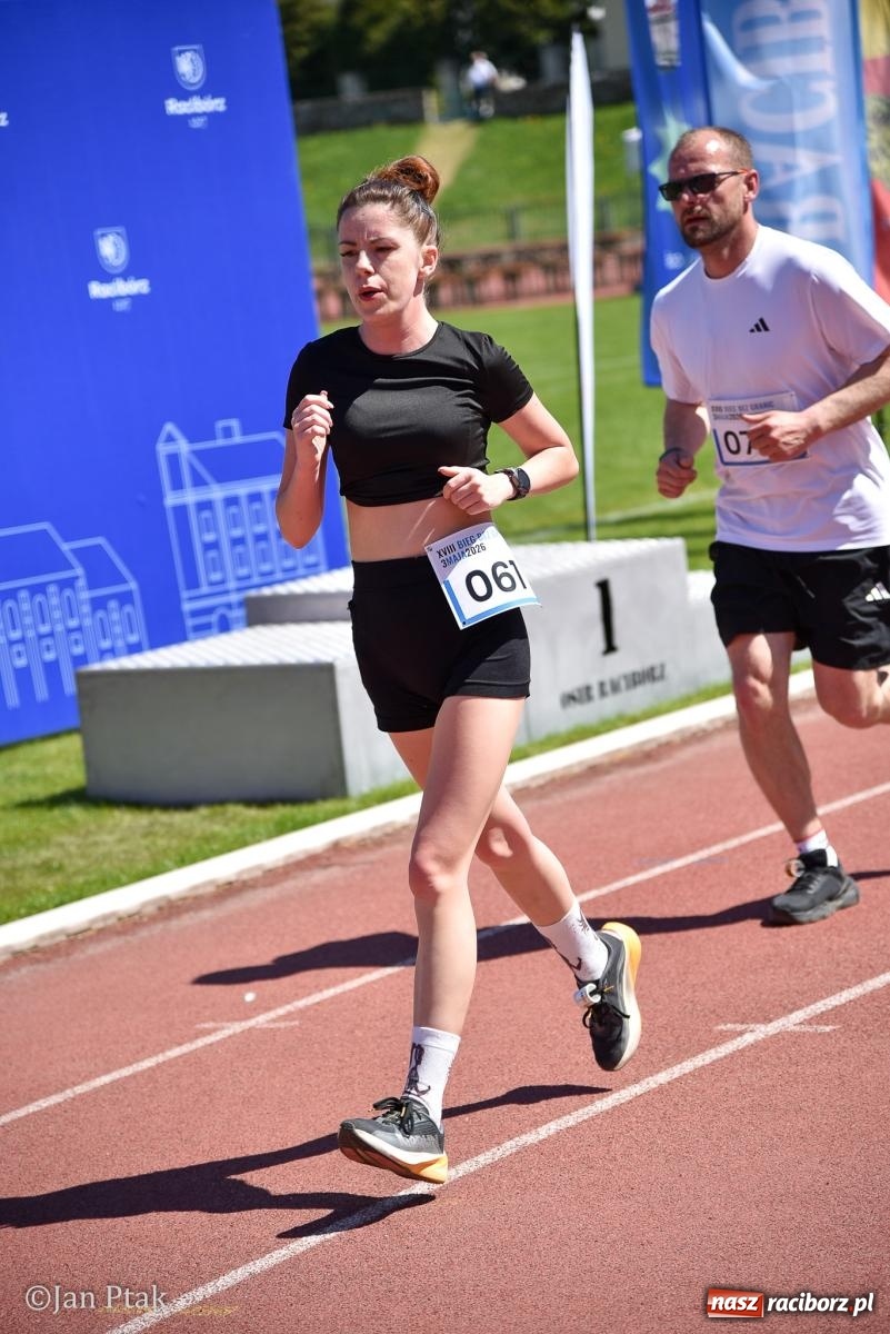 Zdjęcie w galerii na portalu naszraciborz.pl: Bieg bez granic na stadionie OSiR. Sportowe święto 3 maja w Raciborzu [FOTO] wiadomości z regionu