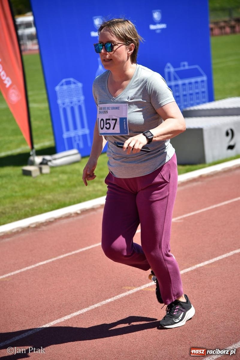 Zdjęcie w galerii na portalu naszraciborz.pl: Bieg bez granic na stadionie OSiR. Sportowe święto 3 maja w Raciborzu [FOTO] wiadomości z regionu