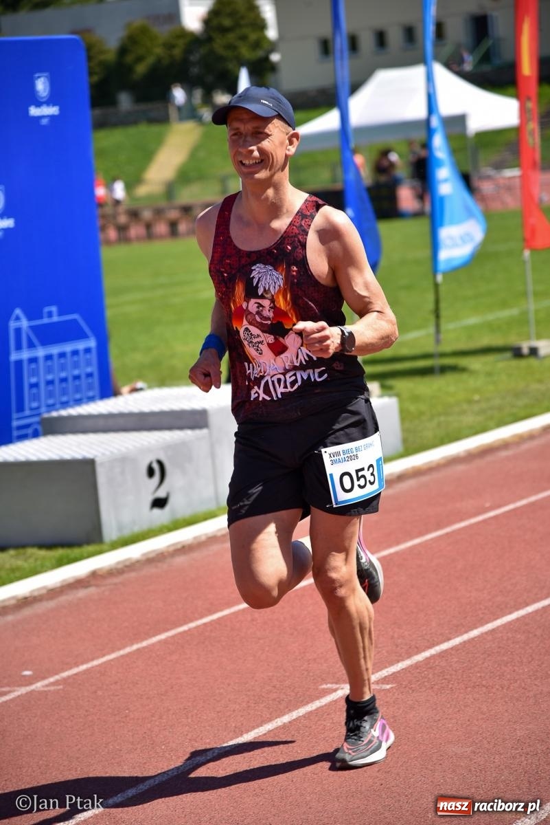 Zdjęcie w galerii na portalu naszraciborz.pl: Bieg bez granic na stadionie OSiR. Sportowe święto 3 maja w Raciborzu [FOTO] wiadomości z regionu