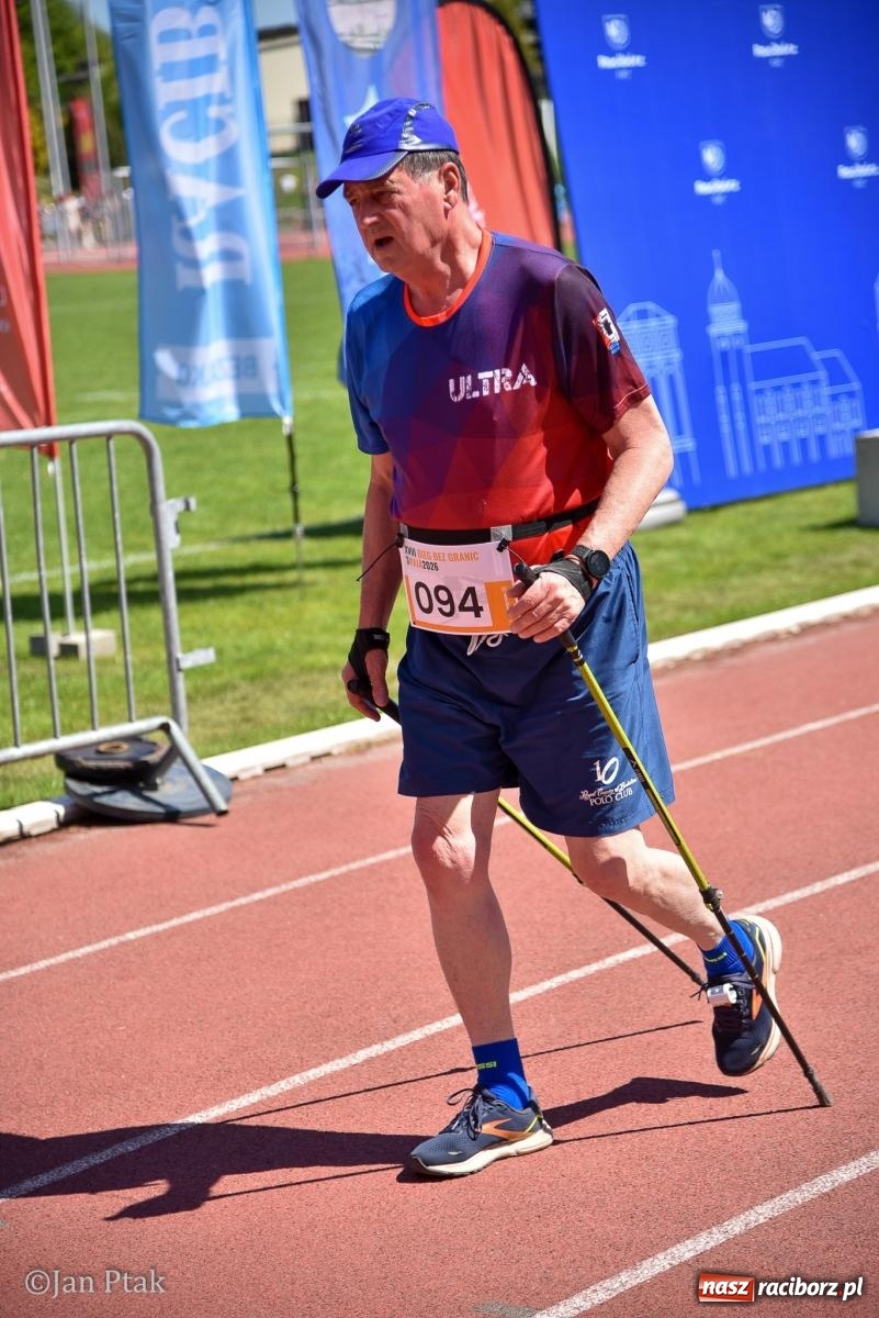 Zdjęcie w galerii na portalu naszraciborz.pl: Bieg bez granic na stadionie OSiR. Sportowe święto 3 maja w Raciborzu [FOTO] wiadomości z regionu