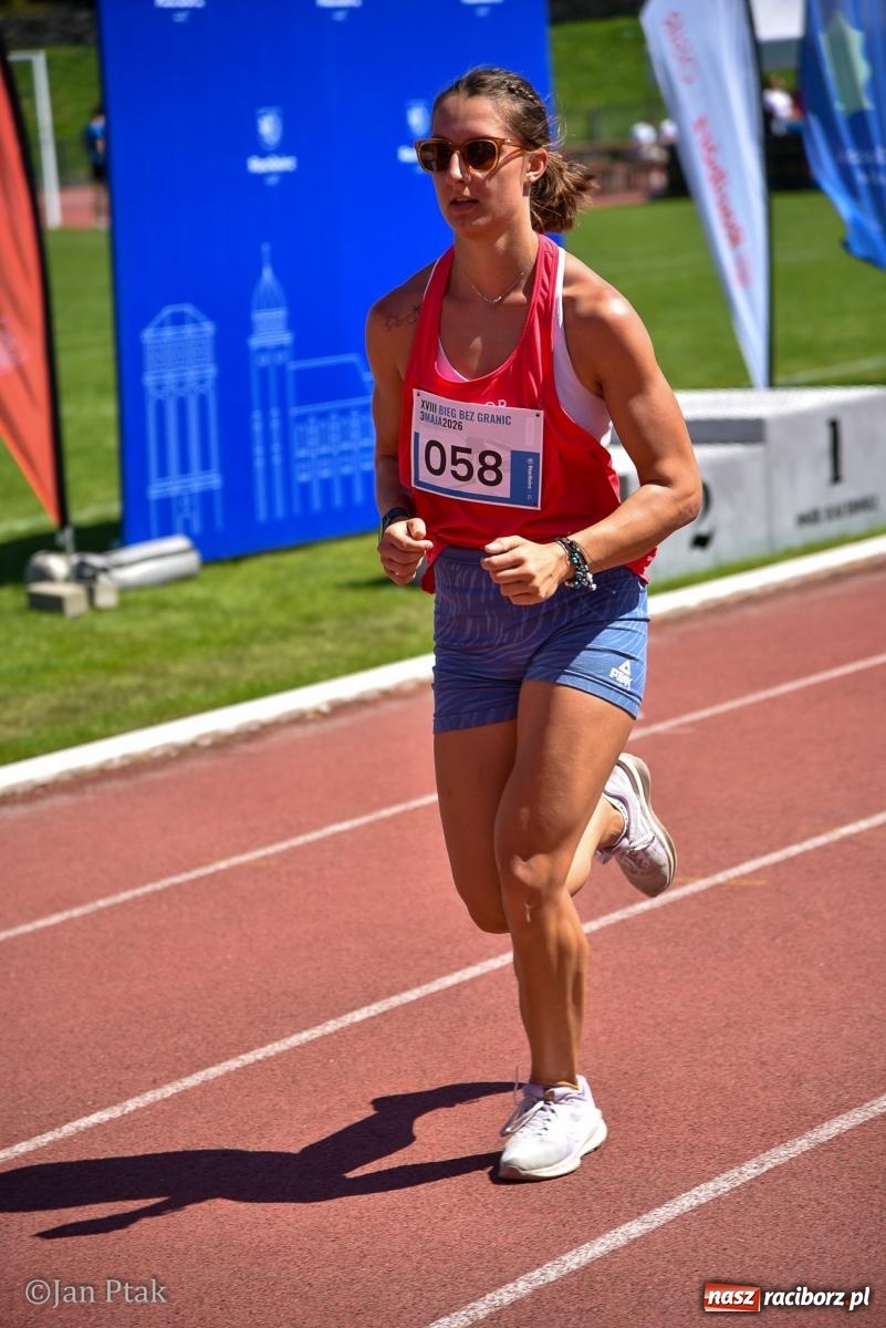 Zdjęcie w galerii na portalu naszraciborz.pl: Bieg bez granic na stadionie OSiR. Sportowe święto 3 maja w Raciborzu [FOTO] wiadomości z regionu