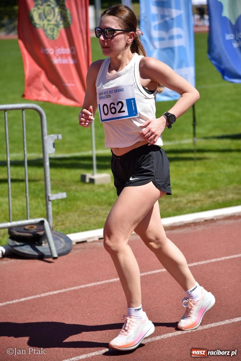 Zdjęcie w galerii na portalu naszraciborz.pl: Bieg bez granic na stadionie OSiR. Sportowe święto 3 maja w Raciborzu [FOTO] wiadomości z regionu