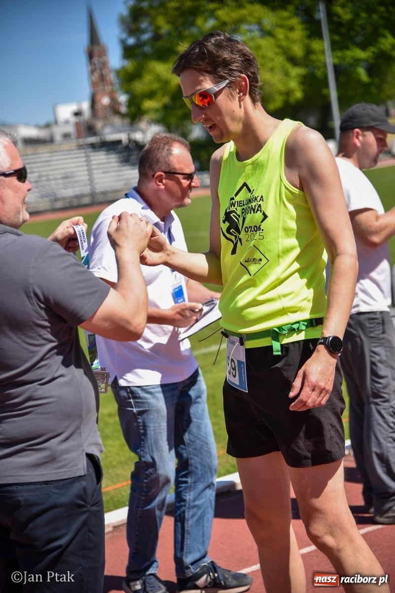 Zdjęcie w galerii na portalu naszraciborz.pl: Bieg bez granic na stadionie OSiR. Sportowe święto 3 maja w Raciborzu [FOTO] wiadomości z regionu