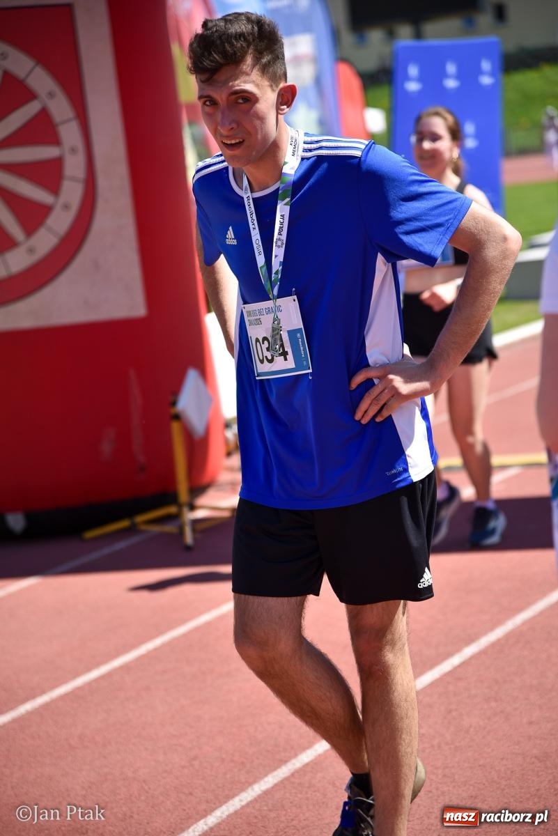 Zdjęcie w galerii na portalu naszraciborz.pl: Bieg bez granic na stadionie OSiR. Sportowe święto 3 maja w Raciborzu [FOTO] wiadomości z regionu