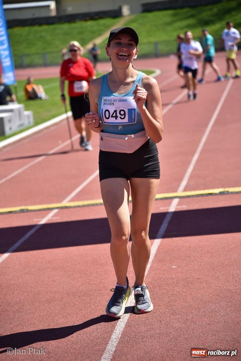 Zdjęcie w galerii na portalu naszraciborz.pl: Bieg bez granic na stadionie OSiR. Sportowe święto 3 maja w Raciborzu [FOTO] wiadomości z regionu