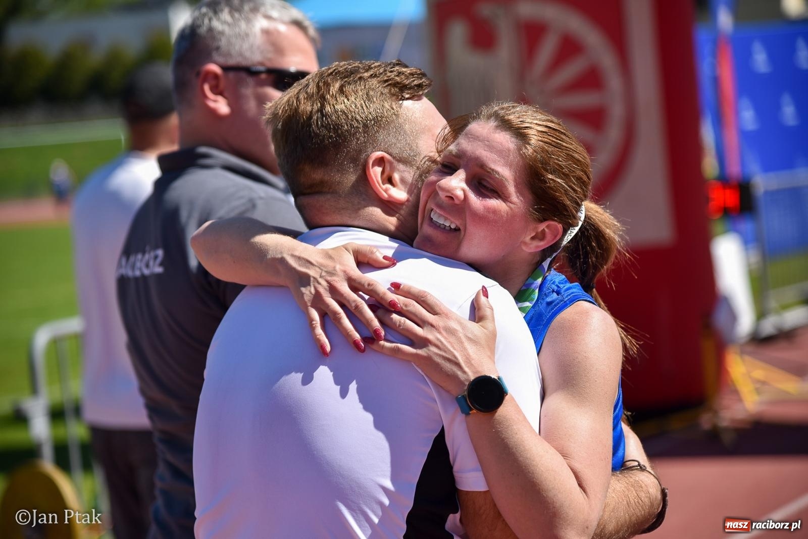 Zdjęcie w galerii na portalu naszraciborz.pl: Bieg bez granic na stadionie OSiR. Sportowe święto 3 maja w Raciborzu [FOTO] wiadomości z regionu