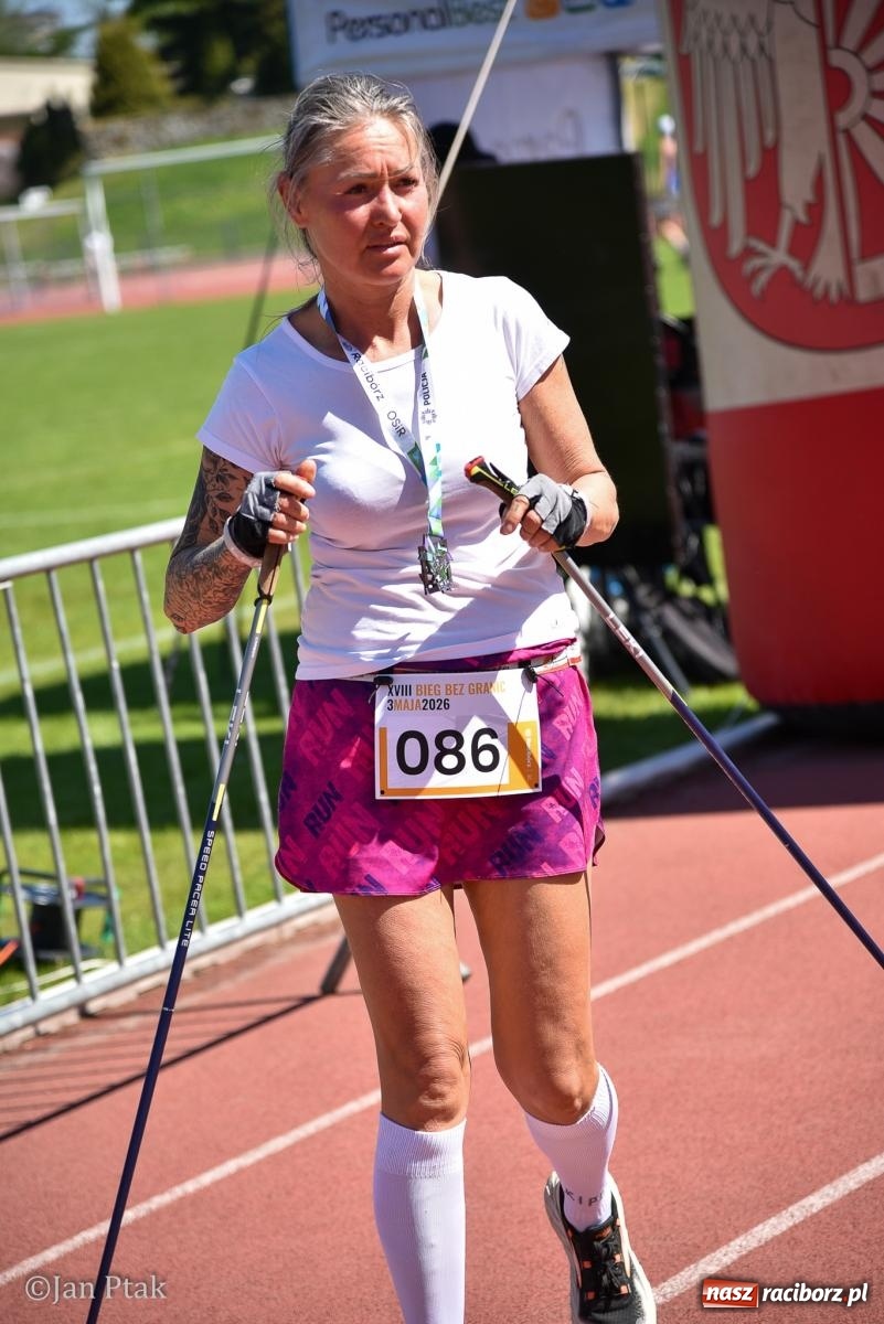 Zdjęcie w galerii na portalu naszraciborz.pl: Bieg bez granic na stadionie OSiR. Sportowe święto 3 maja w Raciborzu [FOTO] wiadomości z regionu