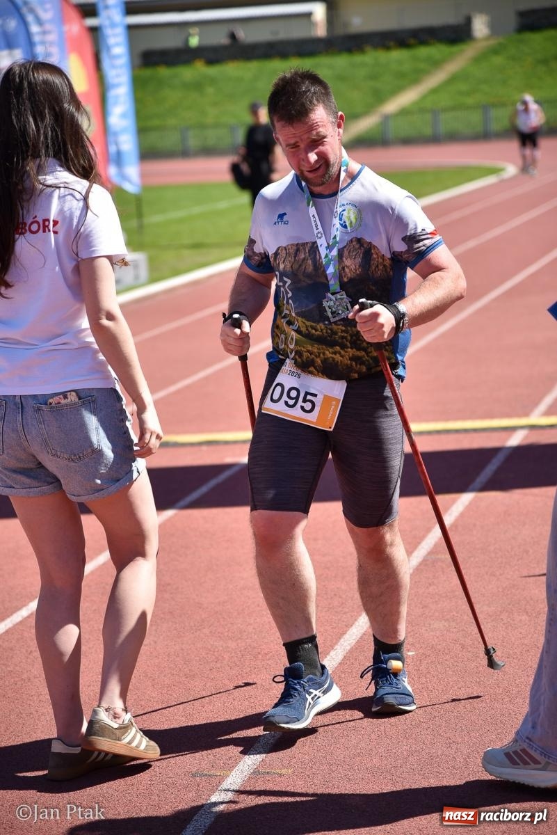 Zdjęcie w galerii na portalu naszraciborz.pl: Bieg bez granic na stadionie OSiR. Sportowe święto 3 maja w Raciborzu [FOTO] wiadomości z regionu