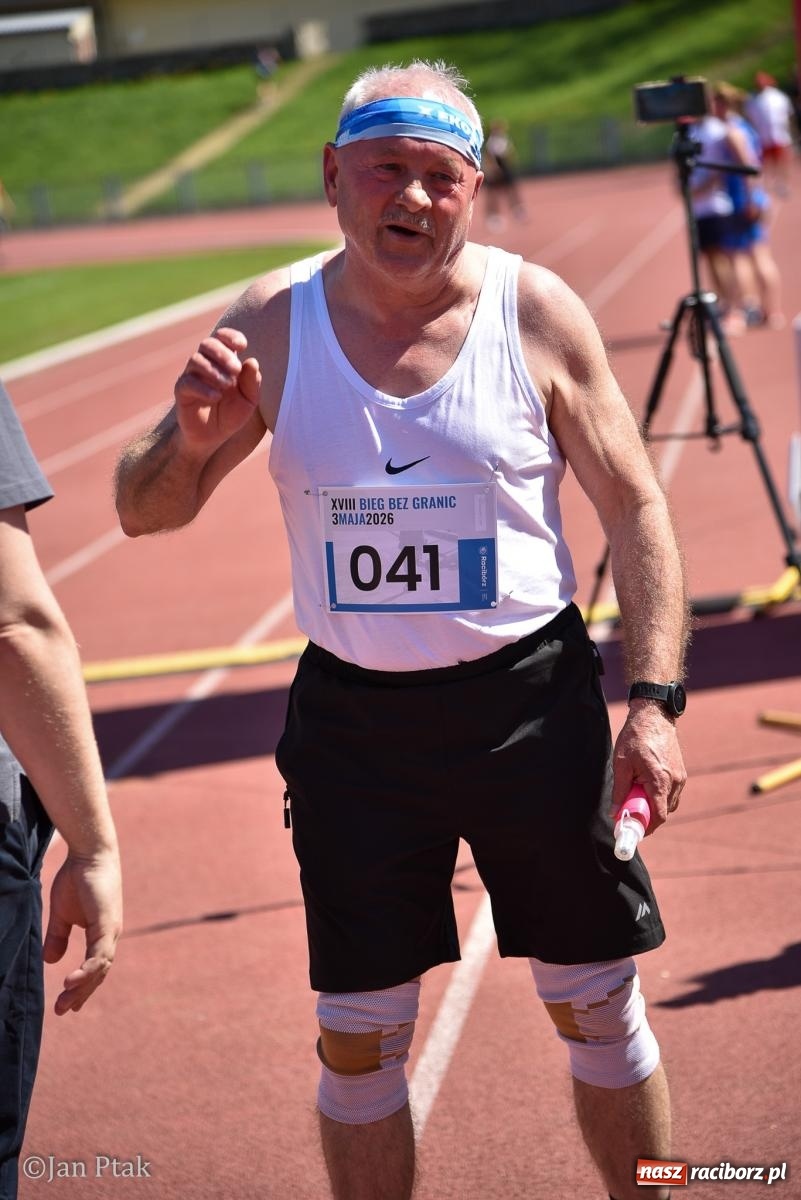 Zdjęcie w galerii na portalu naszraciborz.pl: Bieg bez granic na stadionie OSiR. Sportowe święto 3 maja w Raciborzu [FOTO] wiadomości z regionu