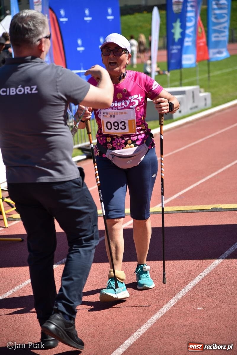 Zdjęcie w galerii na portalu naszraciborz.pl: Bieg bez granic na stadionie OSiR. Sportowe święto 3 maja w Raciborzu [FOTO] wiadomości z regionu