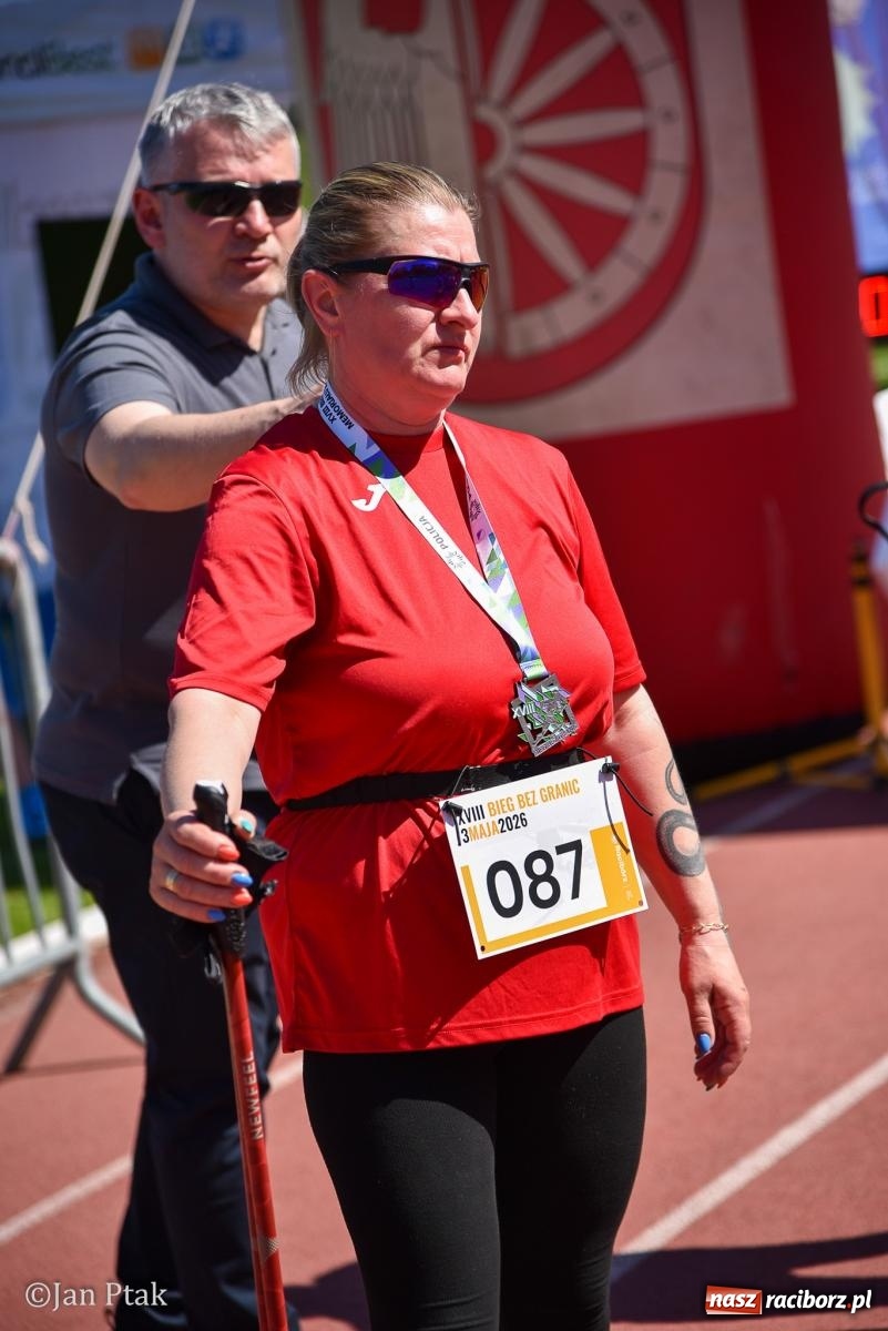 Zdjęcie w galerii na portalu naszraciborz.pl: Bieg bez granic na stadionie OSiR. Sportowe święto 3 maja w Raciborzu [FOTO] wiadomości z regionu