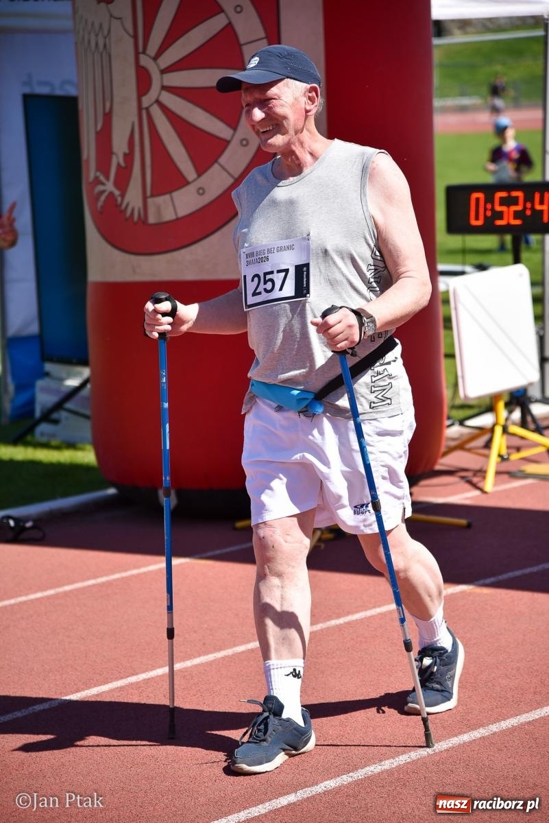 Zdjęcie w galerii na portalu naszraciborz.pl: Bieg bez granic na stadionie OSiR. Sportowe święto 3 maja w Raciborzu [FOTO] wiadomości z regionu