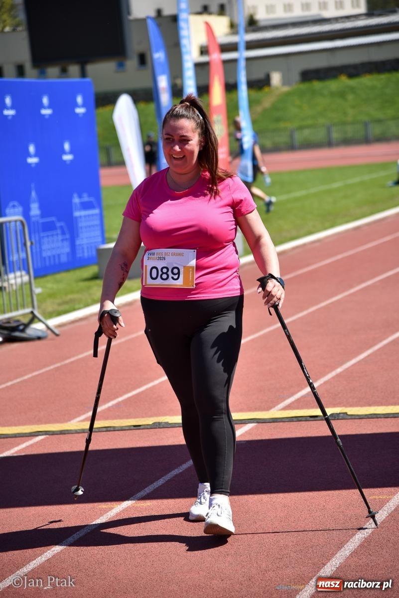 Zdjęcie w galerii na portalu naszraciborz.pl: Bieg bez granic na stadionie OSiR. Sportowe święto 3 maja w Raciborzu [FOTO] wiadomości z regionu
