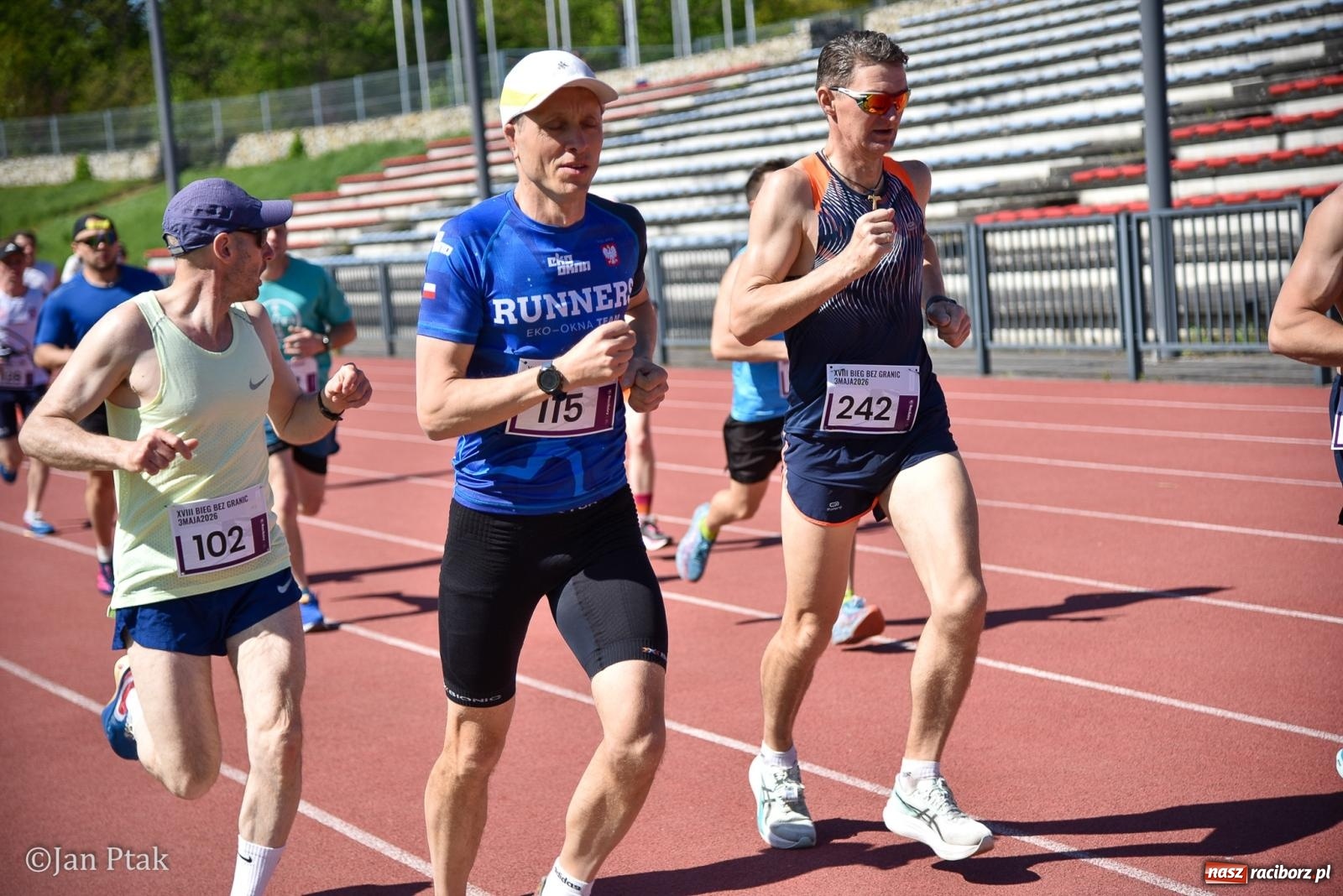 Zdjęcie w galerii na portalu naszraciborz.pl: Bieg bez granic na stadionie OSiR. Sportowe święto 3 maja w Raciborzu [FOTO] wiadomości z regionu