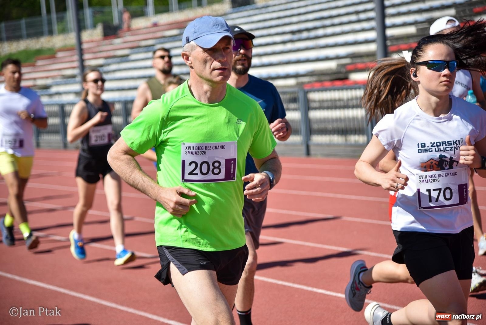 Zdjęcie w galerii na portalu naszraciborz.pl: Bieg bez granic na stadionie OSiR. Sportowe święto 3 maja w Raciborzu [FOTO] wiadomości z regionu