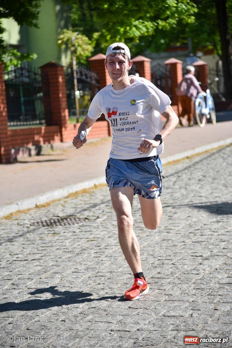 Zdjęcie w galerii na portalu naszraciborz.pl: Bieg bez granic na stadionie OSiR. Sportowe święto 3 maja w Raciborzu [FOTO] wiadomości z regionu