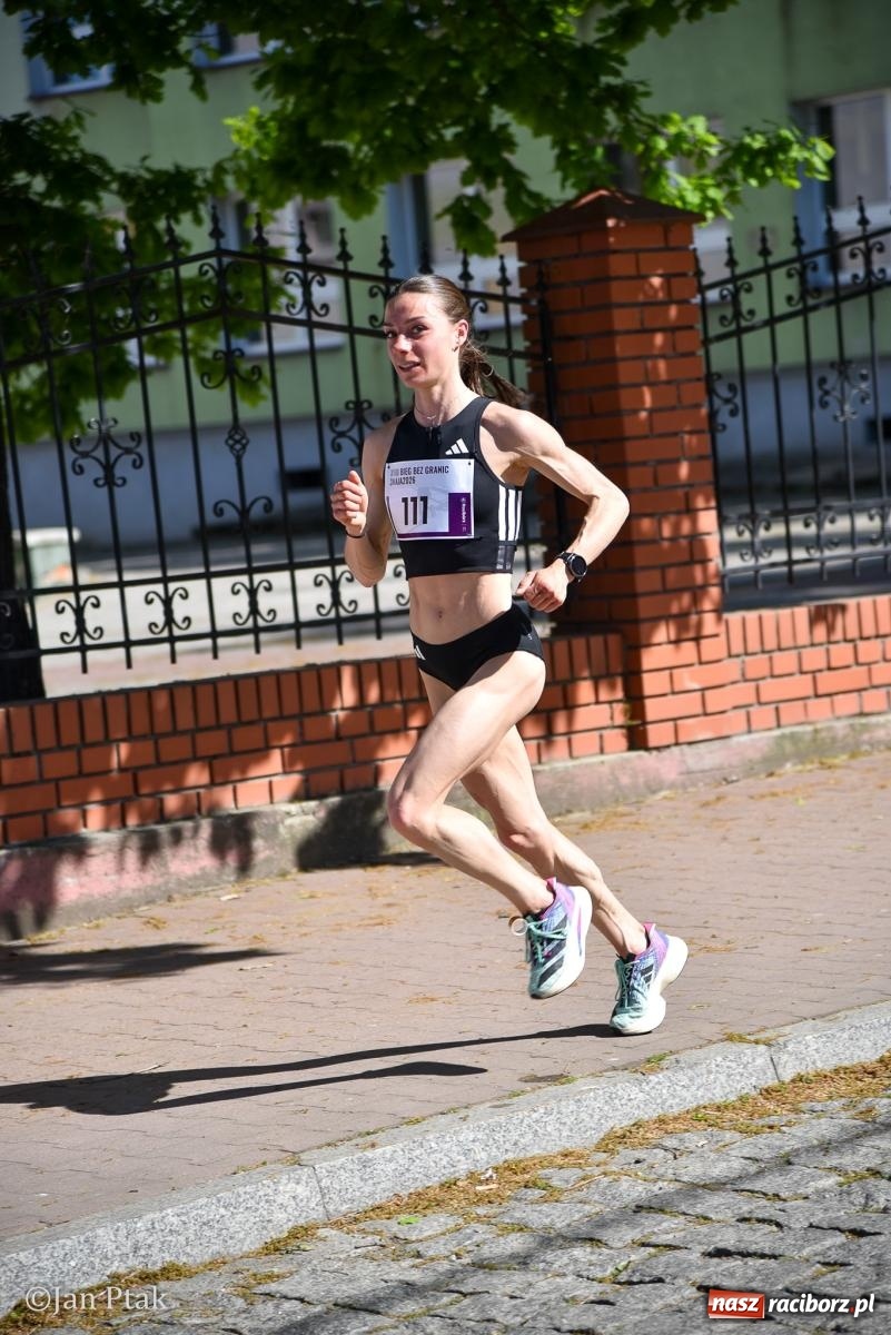 Zdjęcie w galerii na portalu naszraciborz.pl: Bieg bez granic na stadionie OSiR. Sportowe święto 3 maja w Raciborzu [FOTO] wiadomości z regionu