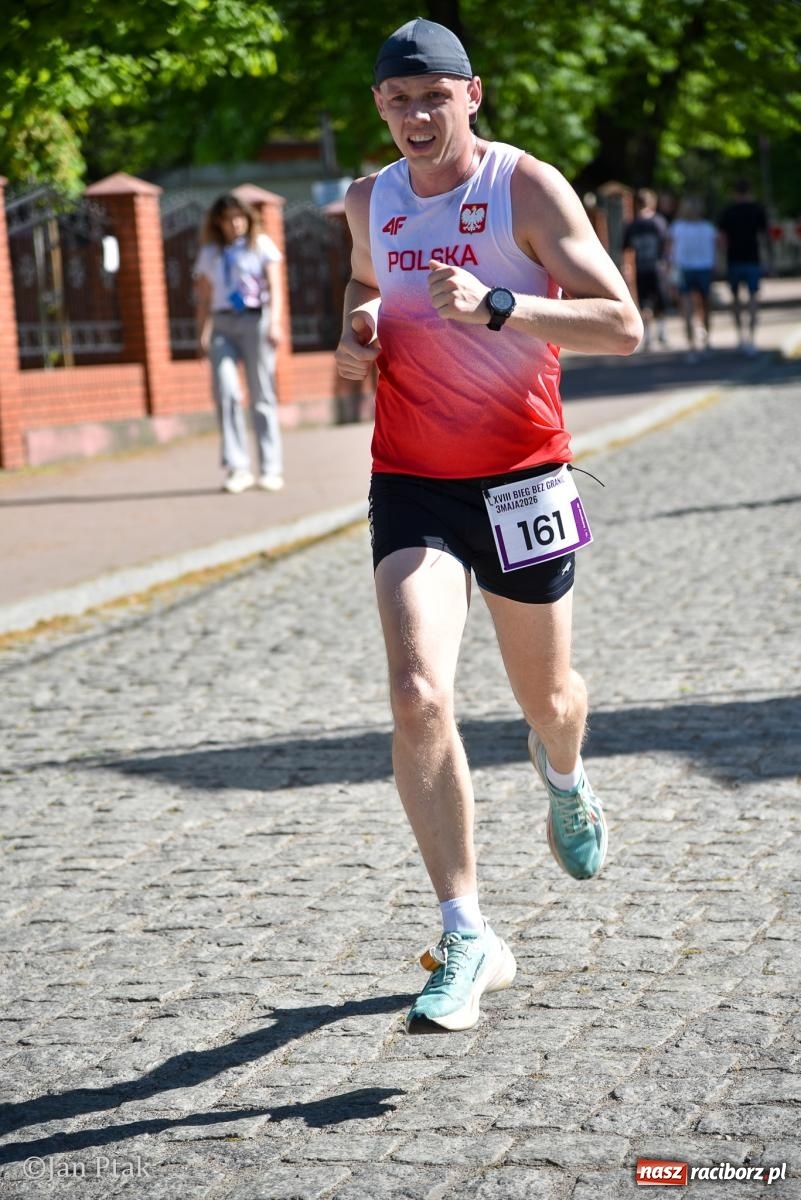Zdjęcie w galerii na portalu naszraciborz.pl: Bieg bez granic na stadionie OSiR. Sportowe święto 3 maja w Raciborzu [FOTO] wiadomości z regionu