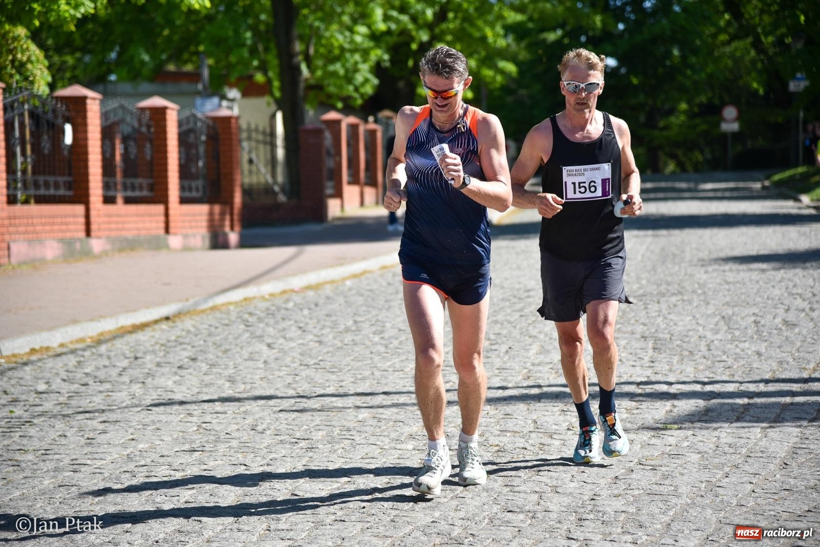 Zdjęcie w galerii na portalu naszraciborz.pl: Bieg bez granic na stadionie OSiR. Sportowe święto 3 maja w Raciborzu [FOTO] wiadomości z regionu