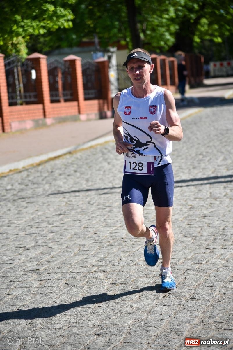 Zdjęcie w galerii na portalu naszraciborz.pl: Bieg bez granic na stadionie OSiR. Sportowe święto 3 maja w Raciborzu [FOTO] wiadomości z regionu