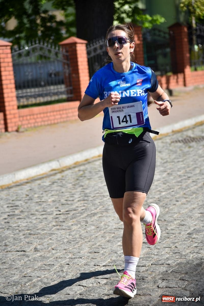 Zdjęcie w galerii na portalu naszraciborz.pl: Bieg bez granic na stadionie OSiR. Sportowe święto 3 maja w Raciborzu [FOTO] wiadomości z regionu