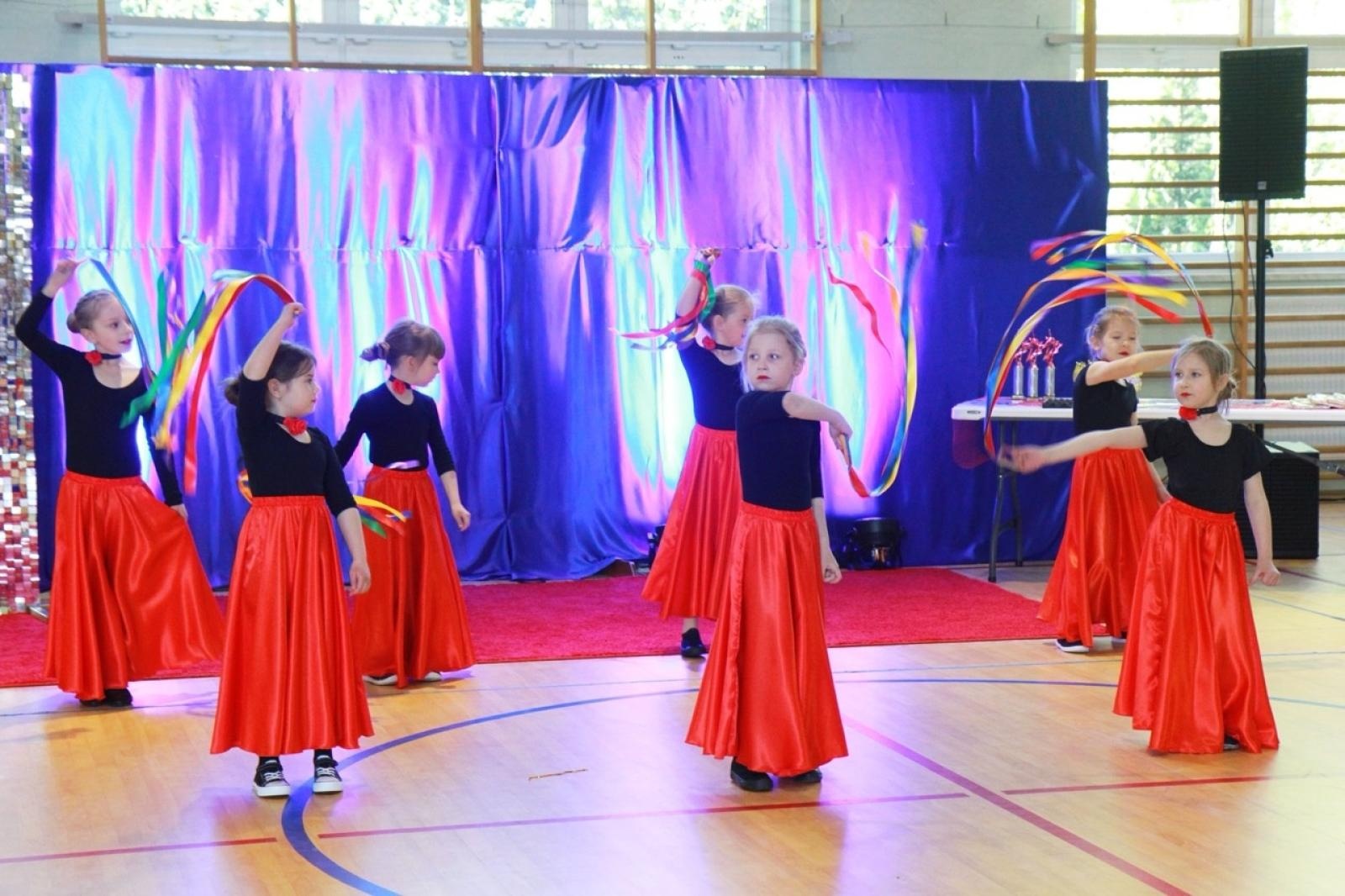 Zdjęcie w galerii na portalu naszraciborz.pl: IV Powiatowy Festiwal Taneczny Tańczące Przedszkolaki w Zabełkowie wiadomości z regionu