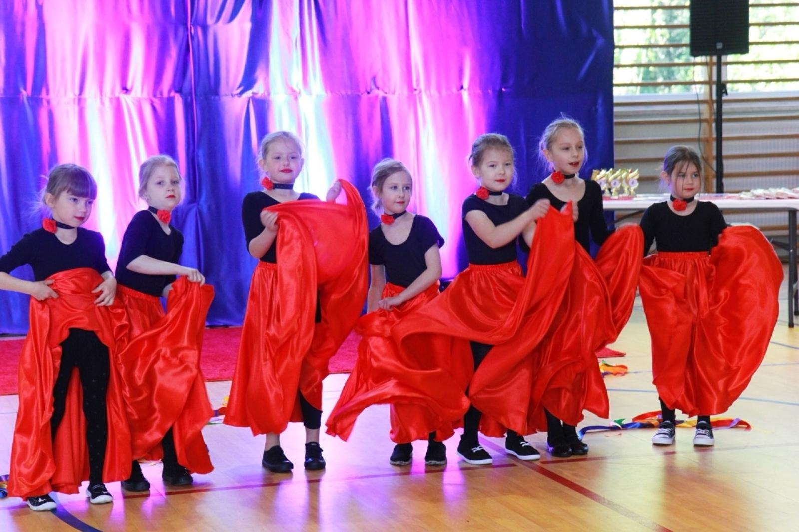 Zdjęcie w galerii na portalu naszraciborz.pl: IV Powiatowy Festiwal Taneczny Tańczące Przedszkolaki w Zabełkowie wiadomości z regionu