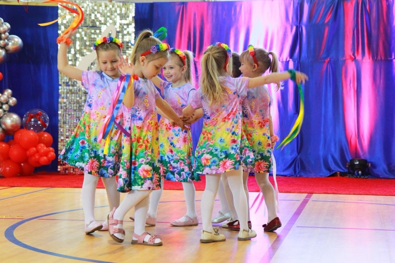 Zdjęcie w galerii na portalu naszraciborz.pl: IV Powiatowy Festiwal Taneczny Tańczące Przedszkolaki w Zabełkowie wiadomości z regionu