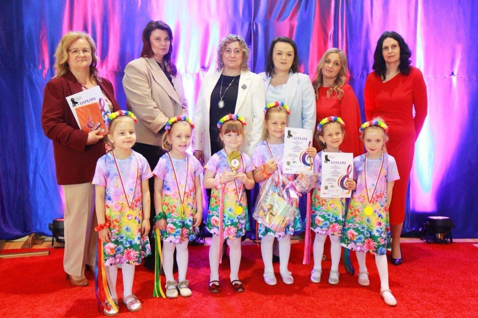 Zdjęcie w galerii na portalu naszraciborz.pl: IV Powiatowy Festiwal Taneczny Tańczące Przedszkolaki w Zabełkowie wiadomości z regionu