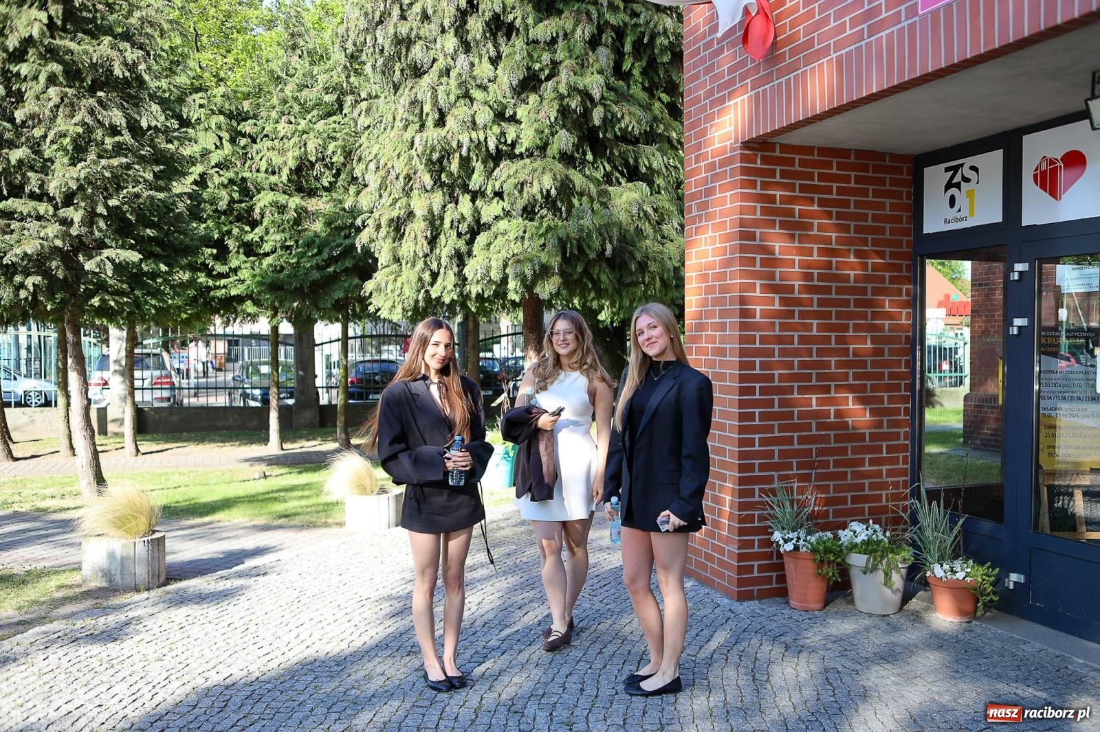 Zdjęcie w galerii na portalu naszraciborz.pl: Od studniówki do matury. Uczniowie ZSO nr 1 w Raciborzu rozpoczynają najważniejszy wiadomości z regionu