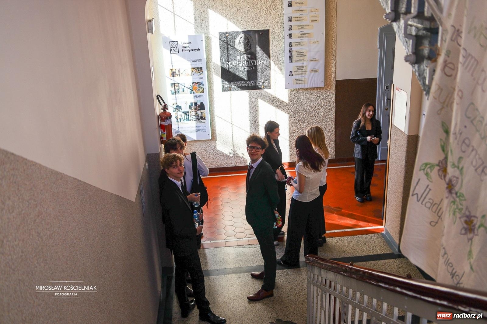 Zdjęcie w galerii na portalu naszraciborz.pl: Od studniówki do matury. Uczniowie ZSO nr 1 w Raciborzu rozpoczynają najważniejszy wiadomości z regionu