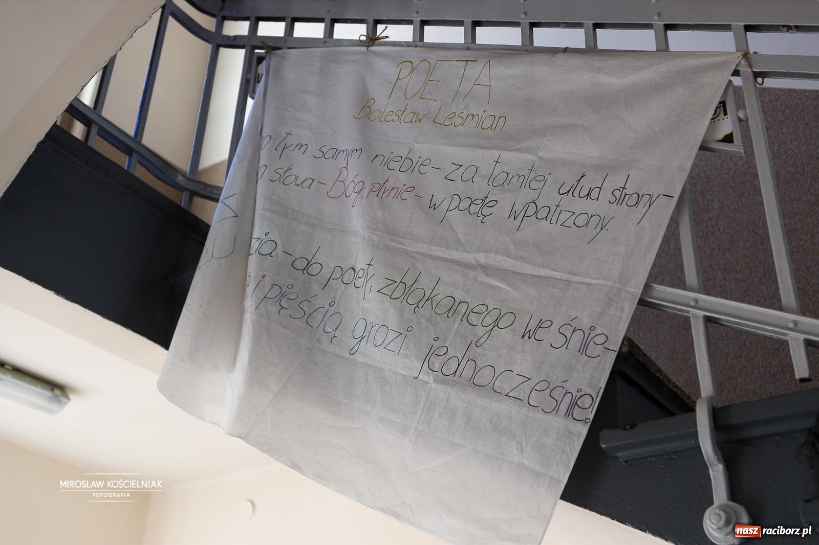 Zdjęcie w galerii na portalu naszraciborz.pl: Od studniówki do matury. Uczniowie ZSO nr 1 w Raciborzu rozpoczynają najważniejszy wiadomości z regionu
