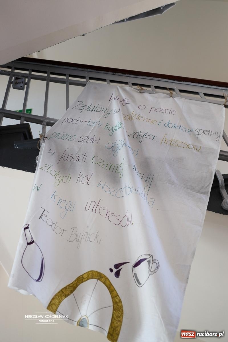 Zdjęcie w galerii na portalu naszraciborz.pl: Od studniówki do matury. Uczniowie ZSO nr 1 w Raciborzu rozpoczynają najważniejszy wiadomości z regionu