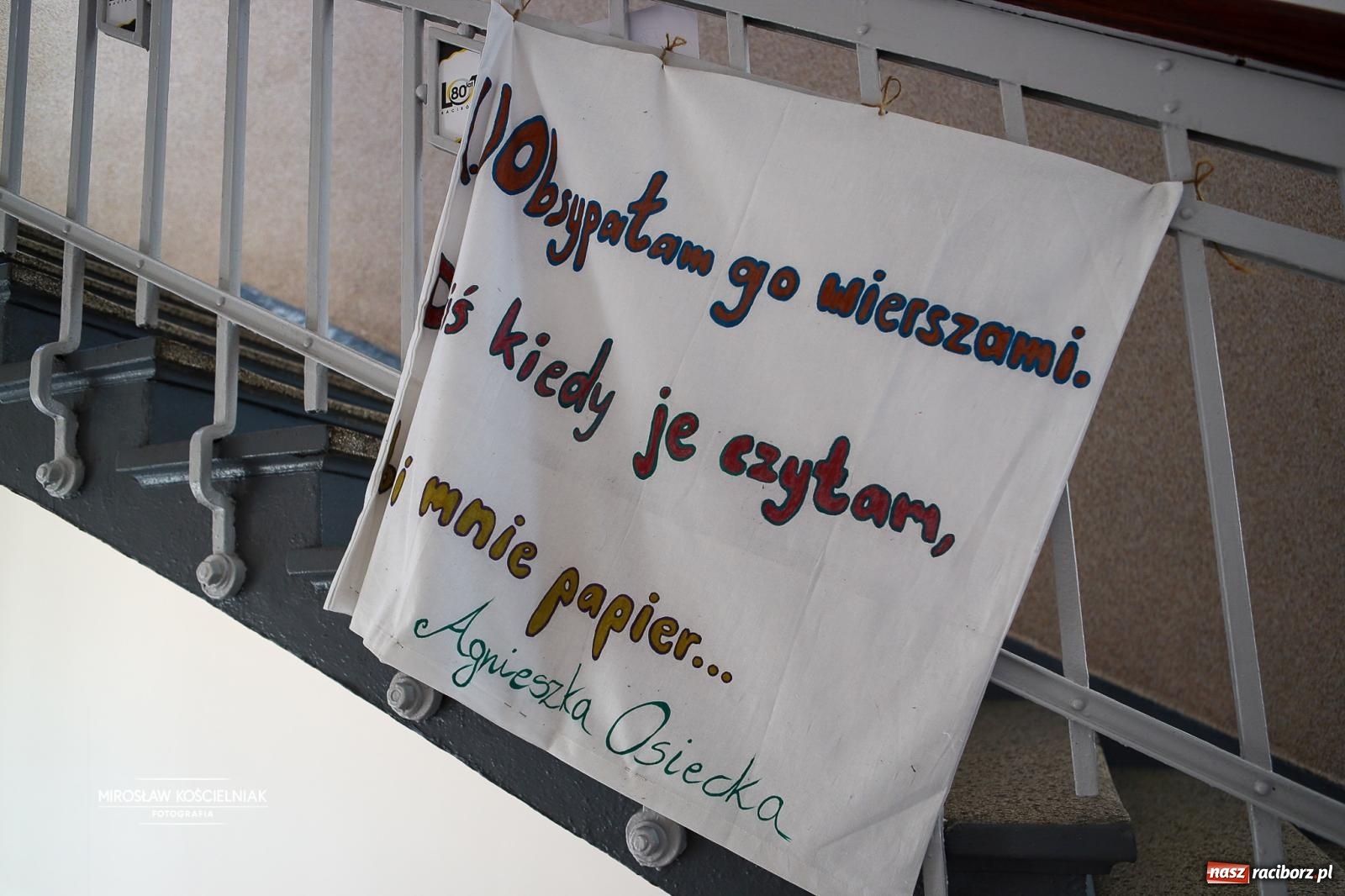 Zdjęcie w galerii na portalu naszraciborz.pl: Od studniówki do matury. Uczniowie ZSO nr 1 w Raciborzu rozpoczynają najważniejszy wiadomości z regionu