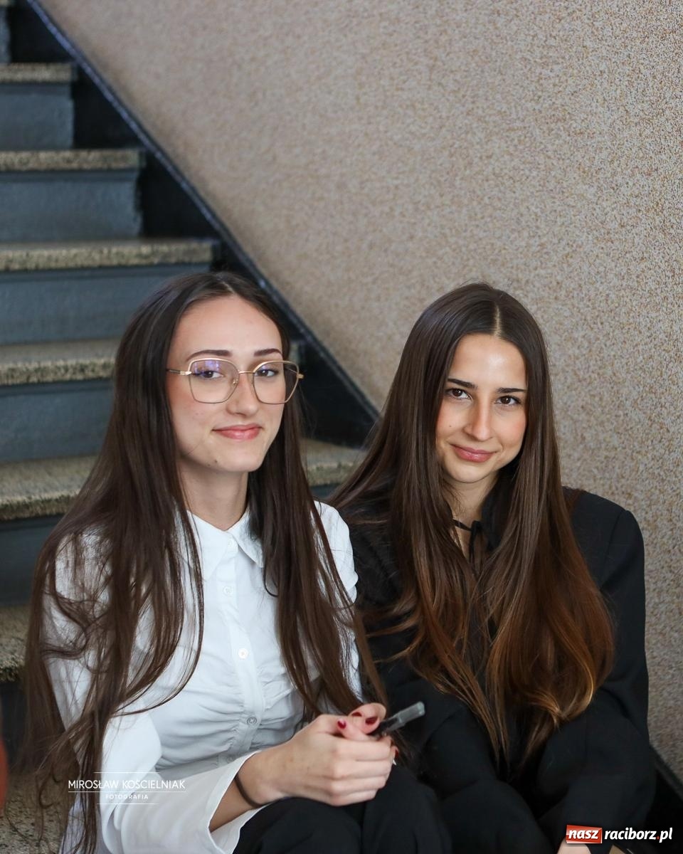 Zdjęcie w galerii na portalu naszraciborz.pl: Od studniówki do matury. Uczniowie ZSO nr 1 w Raciborzu rozpoczynają najważniejszy wiadomości z regionu