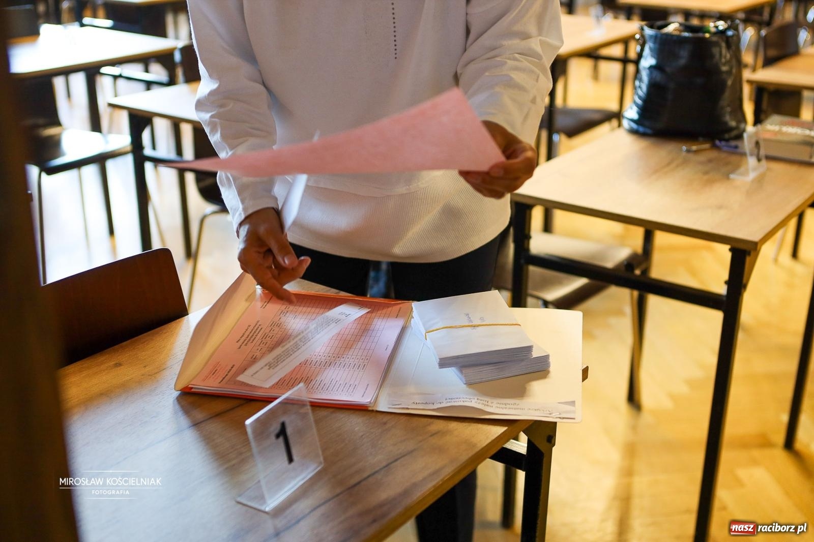 Zdjęcie w galerii na portalu naszraciborz.pl: Od studniówki do matury. Uczniowie ZSO nr 1 w Raciborzu rozpoczynają najważniejszy wiadomości z regionu