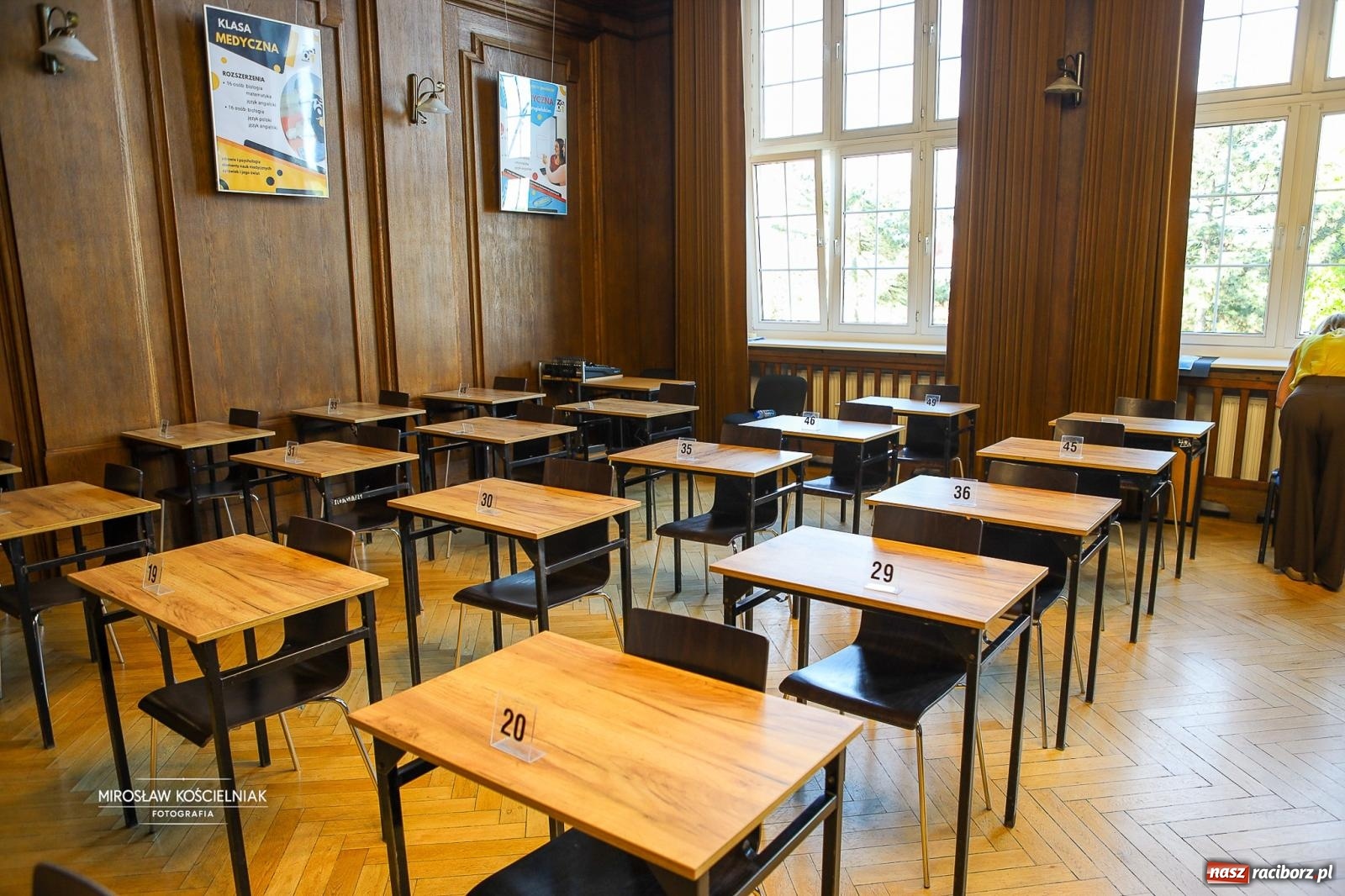 Zdjęcie w galerii na portalu naszraciborz.pl: Od studniówki do matury. Uczniowie ZSO nr 1 w Raciborzu rozpoczynają najważniejszy wiadomości z regionu